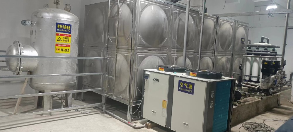 一套客戶（hù）定製款純水設（shè）備安裝調試完成